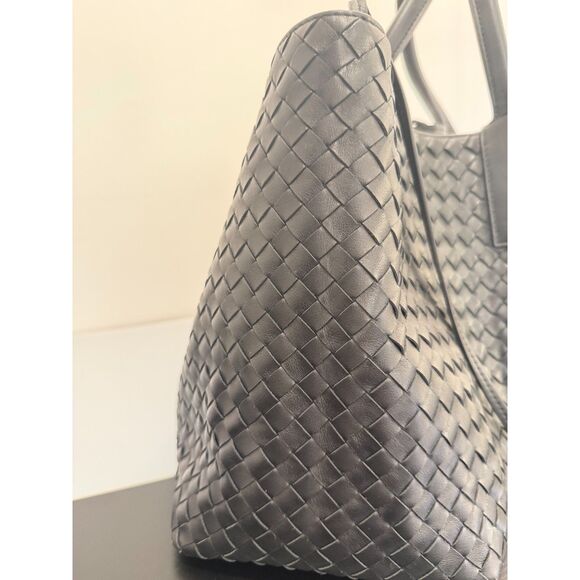 Bottega Veneta Pinacoteca Medium Tote in Black with Brown Fondant Suede Lining - Picture 4 of 9